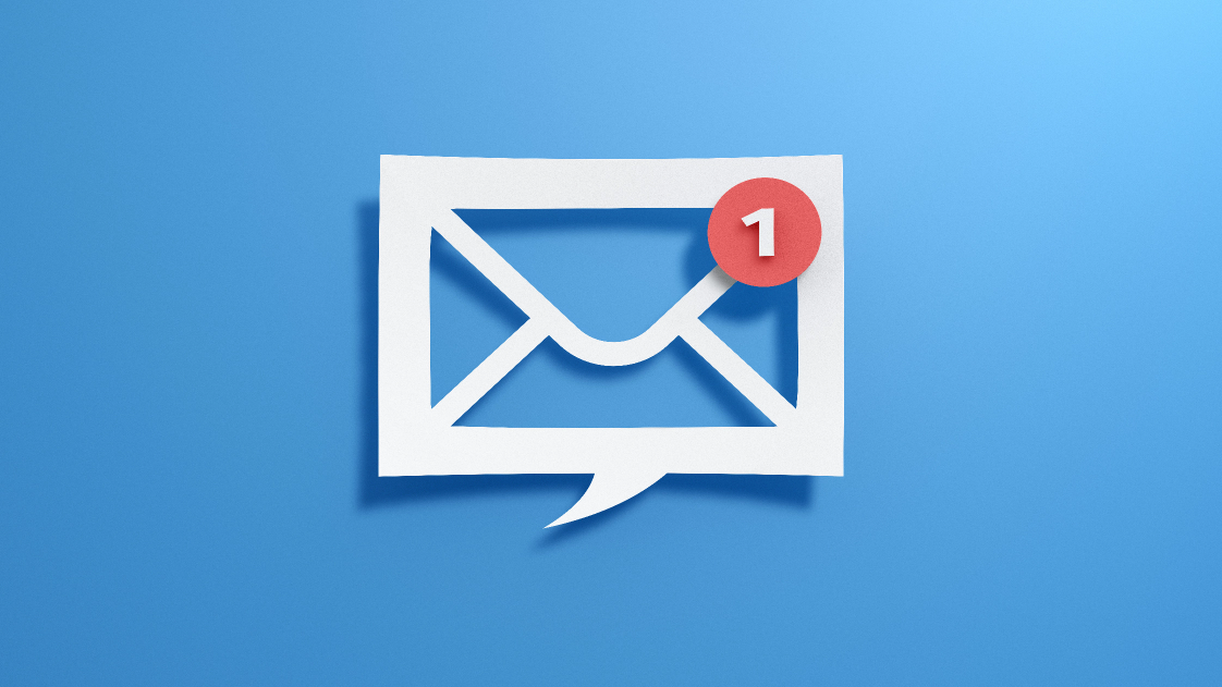 Enveloppe ouverte portant une pastille de notification indiquant un nouveau message